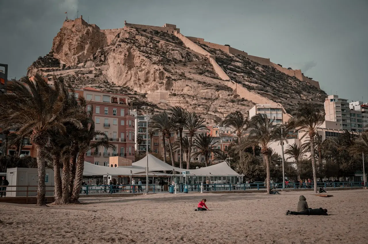 Welk strand in Alicante past bij jouw gezin? Beantwoord deze 5 vragen en ontdek jouw perfecte strand voor een zonvakantie met kinderen